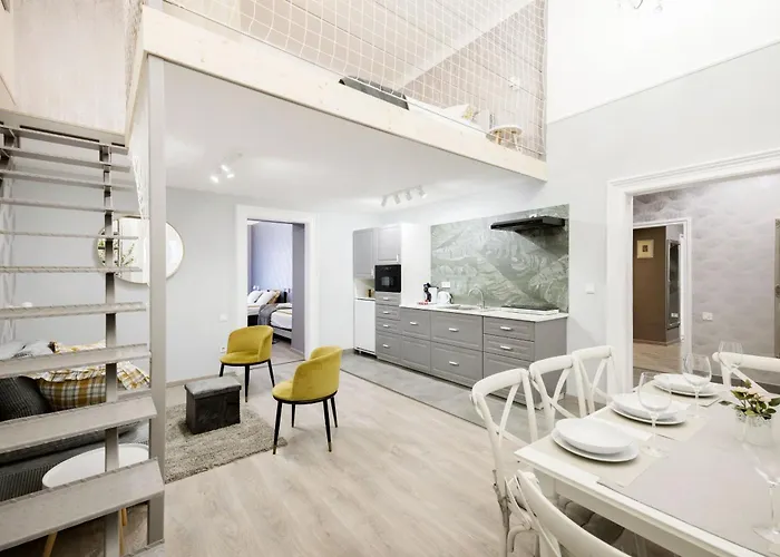 Spacious And Charming Apartment In The Centre