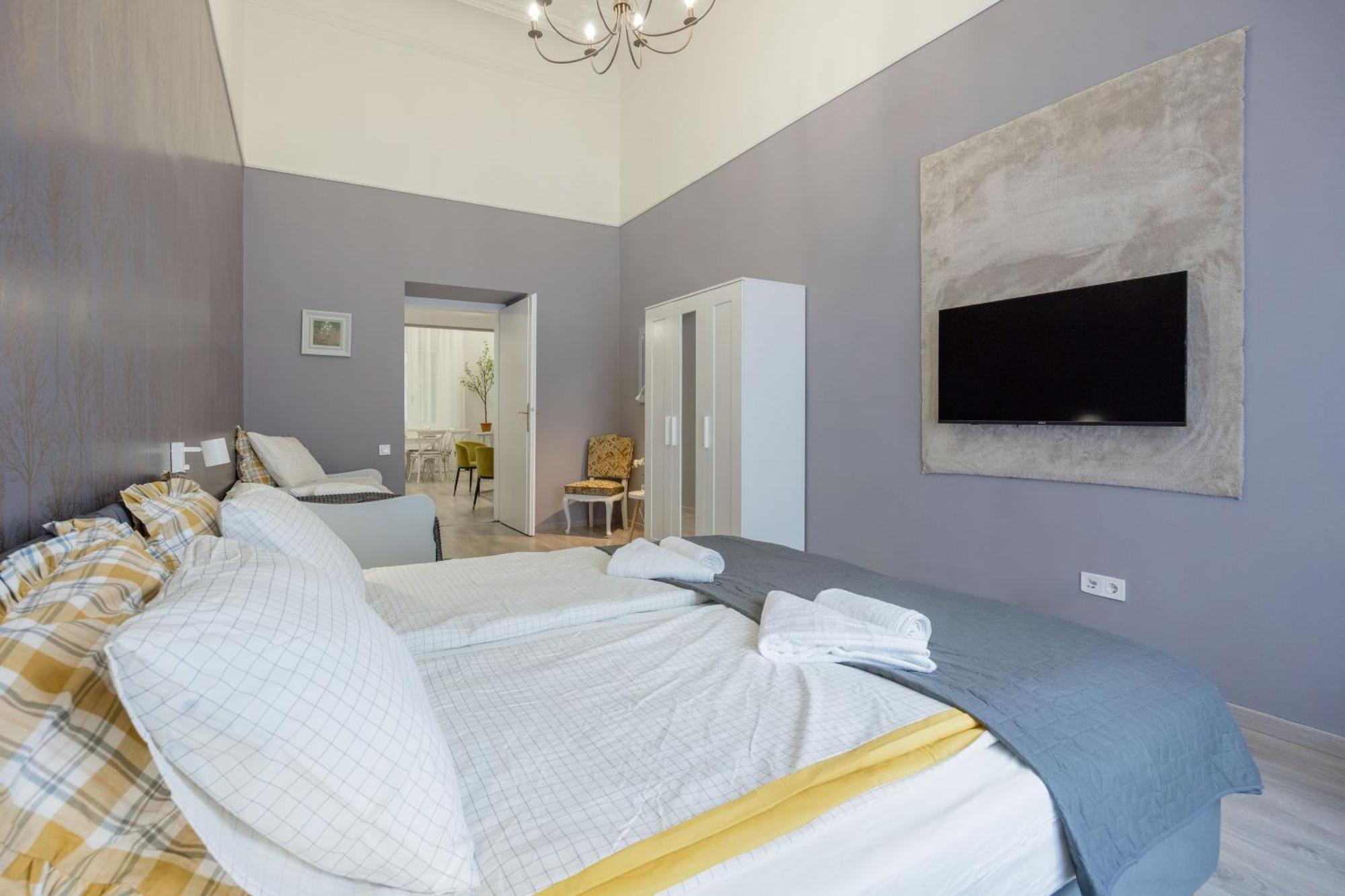 Spacious And Charming In The Centre Appartamento Budapest