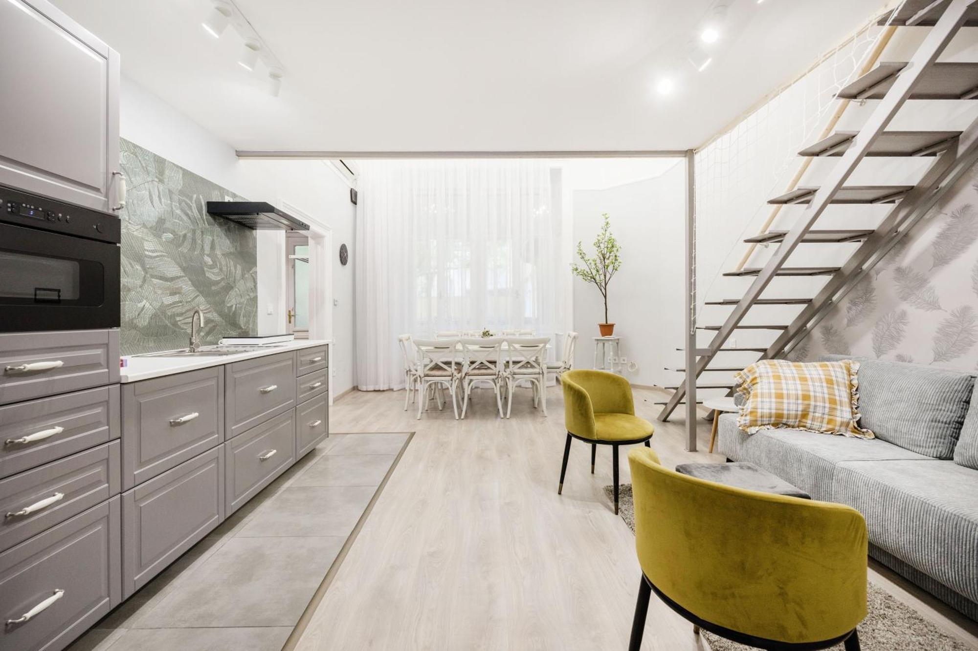 Spacious And Charming In The Centre Appartamento